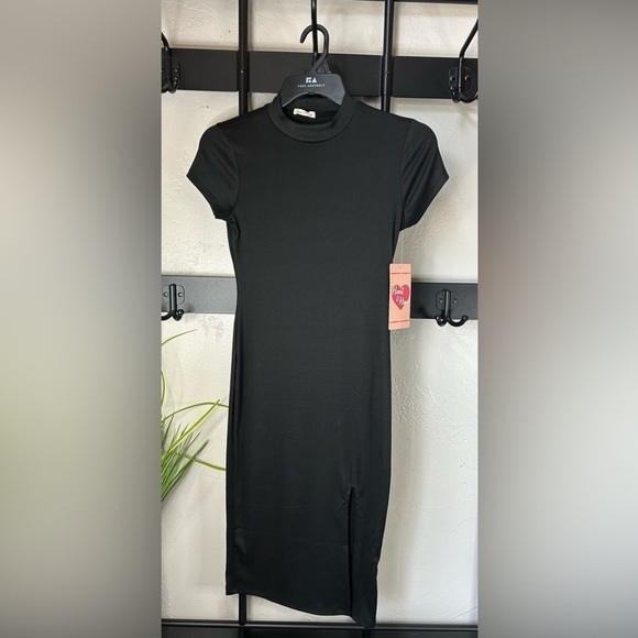 heart and hips Dresses & Skirts - NWT Hearts and hips black bodycon midi dress with side slit
